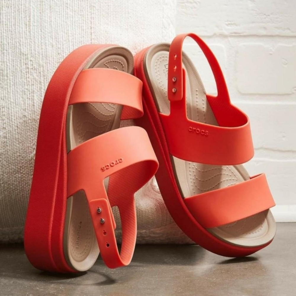Crocs Brooklyn Low Wedge Size W8 Blood Orange